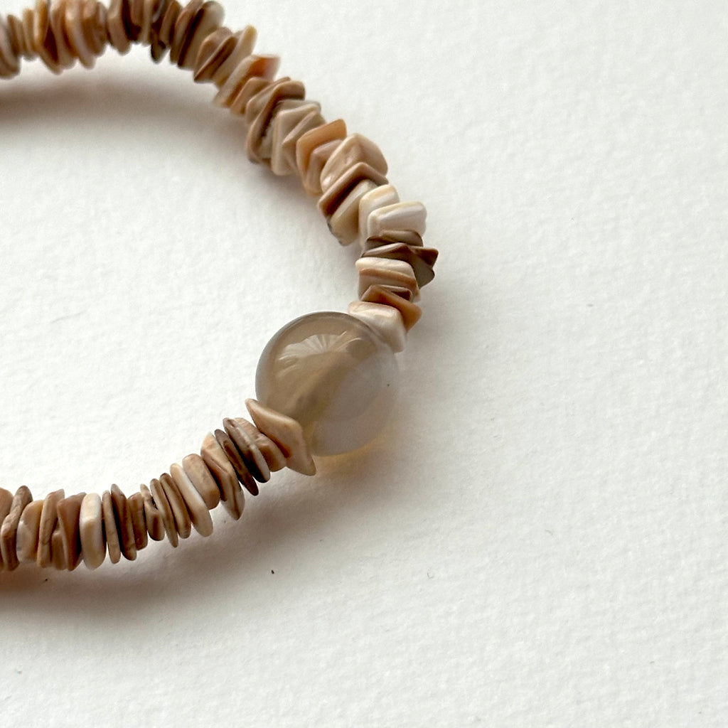 BS202 [Gray Guardian] Gray agate shell bracelet