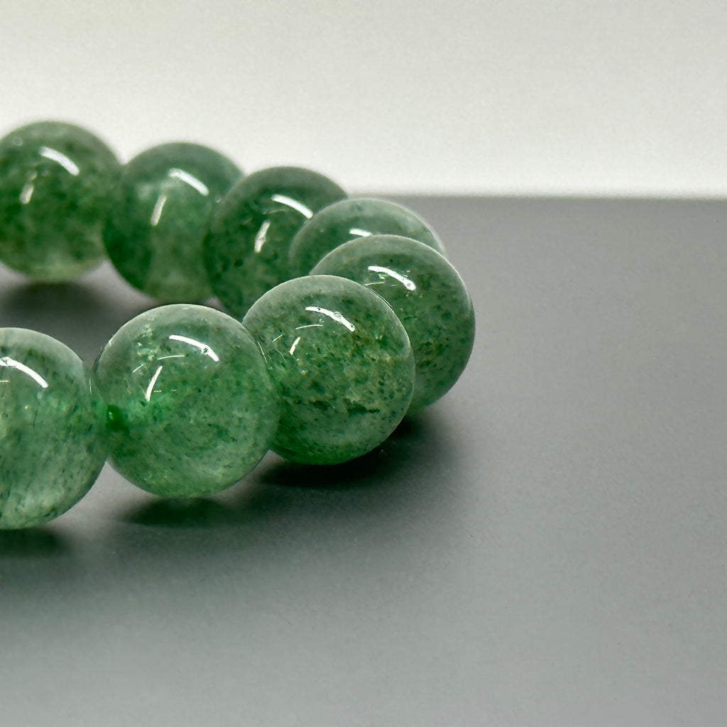 B21 [Optimistic and Positive] Green Strawberry Crystal Pure Bead Bracelet