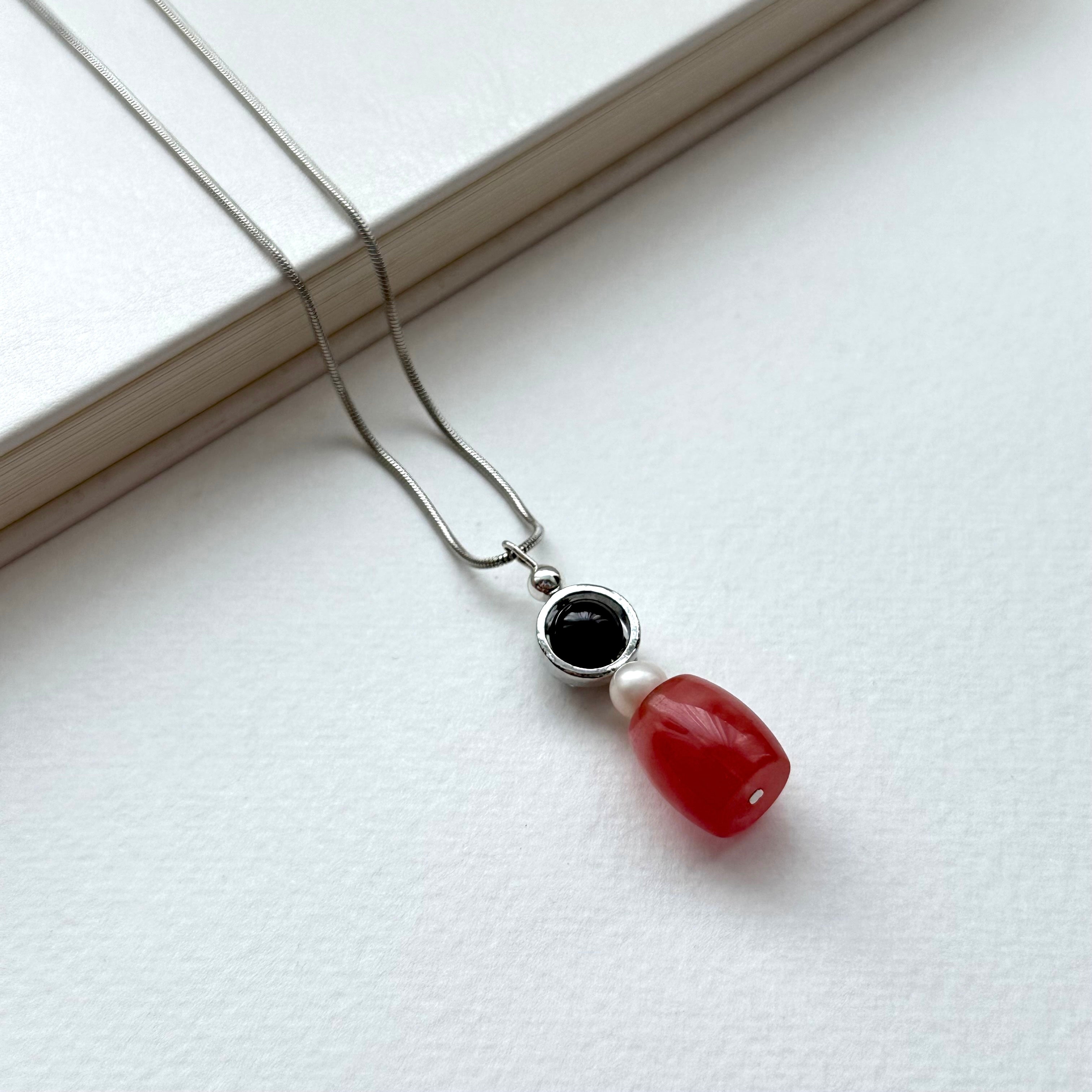 N53【獅子處女座|8月】黑瑪瑙|紅琉璃|鍍銀頸鏈項鏈