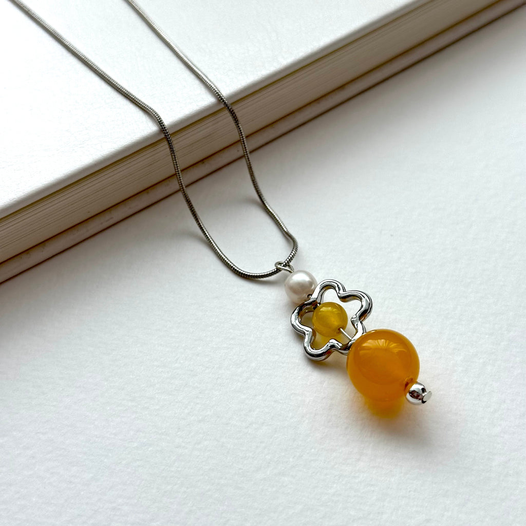 N54 [Keep a Happy Mood] Yellow Agate | Flower | Silver Plated Necklace