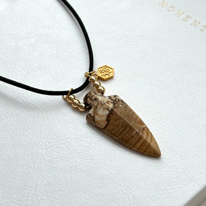 N73 [Picasso Sedimentary Rock] Picture Stone Arrow Gold-plated Necklace