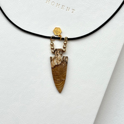 N73 [Picasso Sedimentary Rock] Picture Stone Arrow Gold-plated Necklace