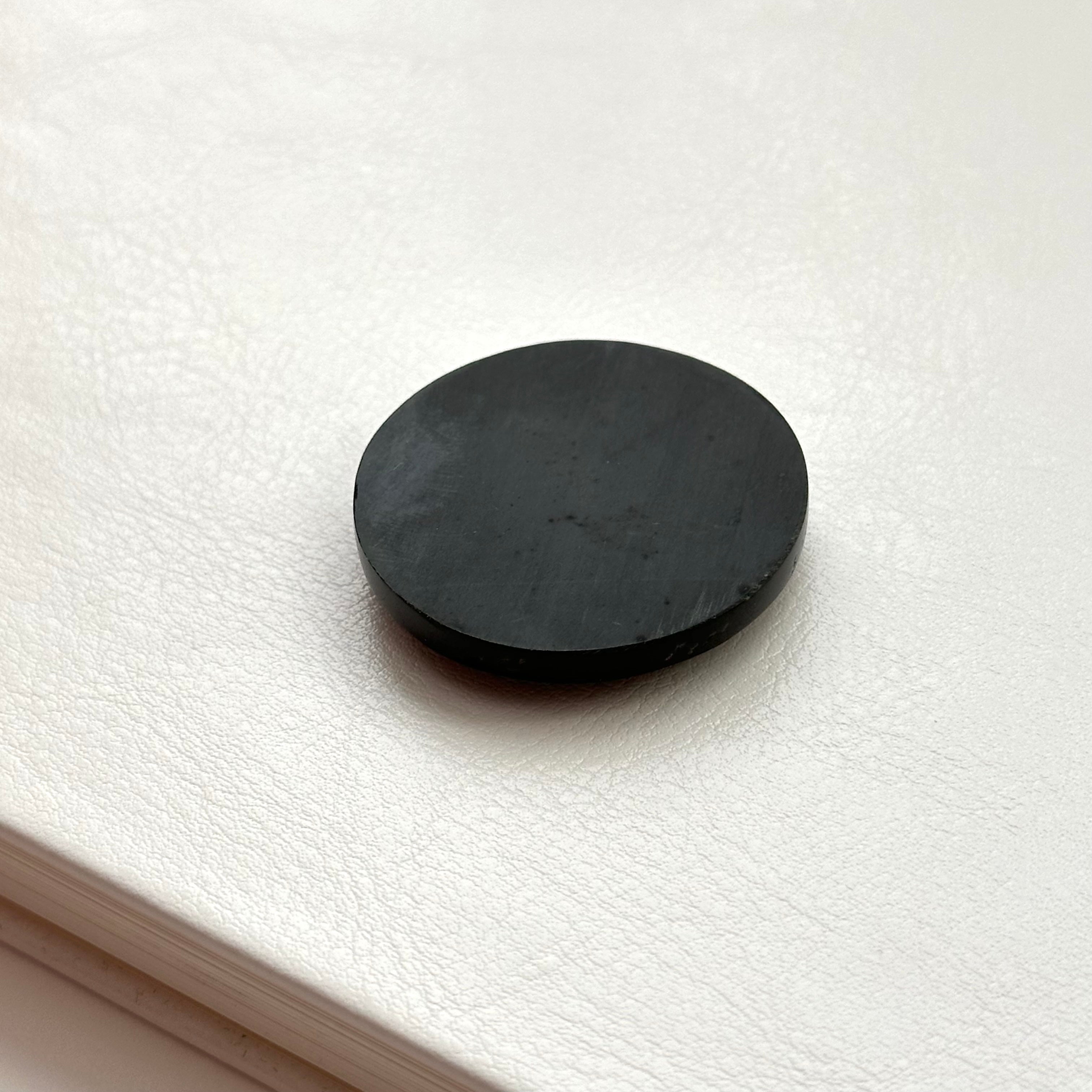 TS23【墨跡】噴墨畫石黑碧石圓塊 辦公室或家中療癒 裝置擺設