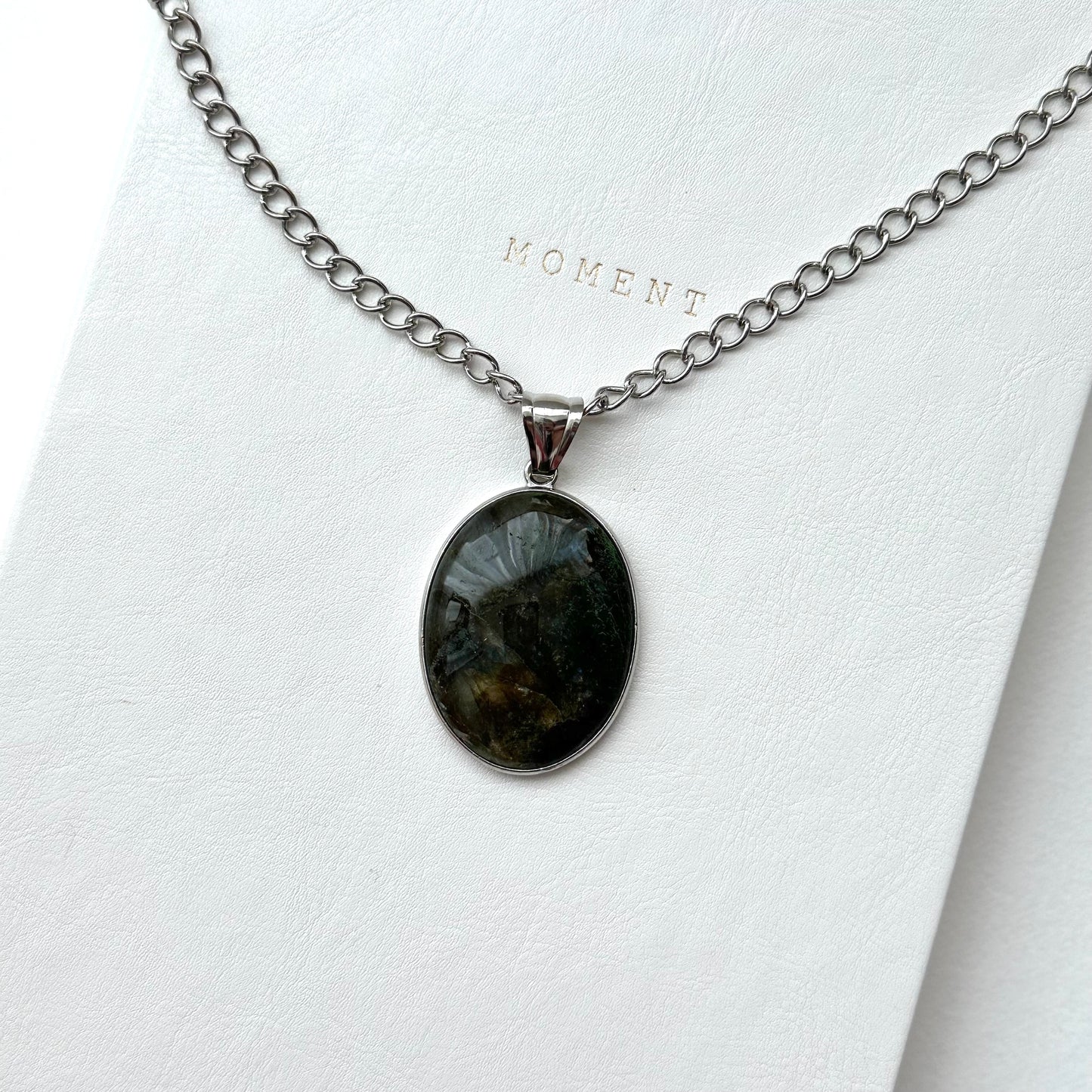 N76 [Guardian of Love] Labradorite Retro Oval Silver-plated Lock Necklace