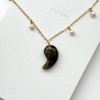 N77【日月守護】拉長石|出雲型勾玉|淡水珍珠|鍍金|頸鏈項鏈