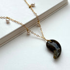 N77【日月守護】拉長石|出雲型勾玉|淡水珍珠|鍍金|頸鏈項鏈