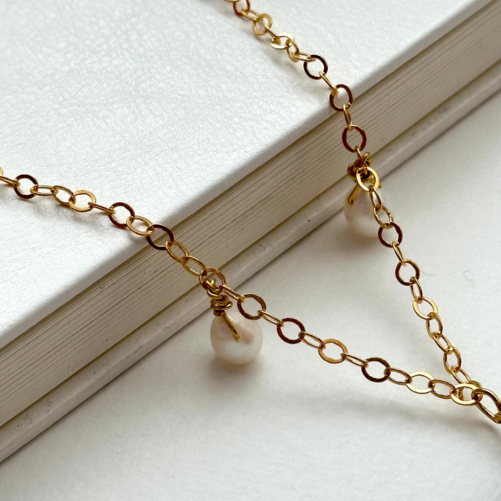 N77【日月守護】拉長石|出雲型勾玉|淡水珍珠|鍍金|頸鏈項鏈