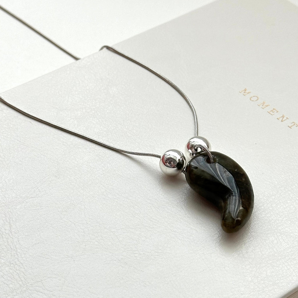 N78【日月守護】拉長石|出雲型勾玉|鍍銀|頸鏈項鏈