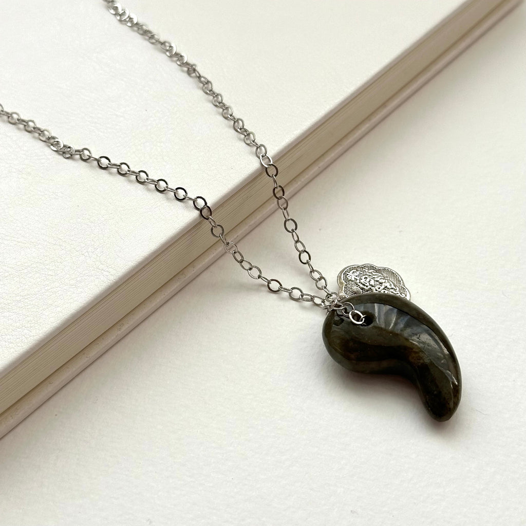 N79【日月守護】拉長石|出雲型勾玉|平安鎖|頸鏈項鏈