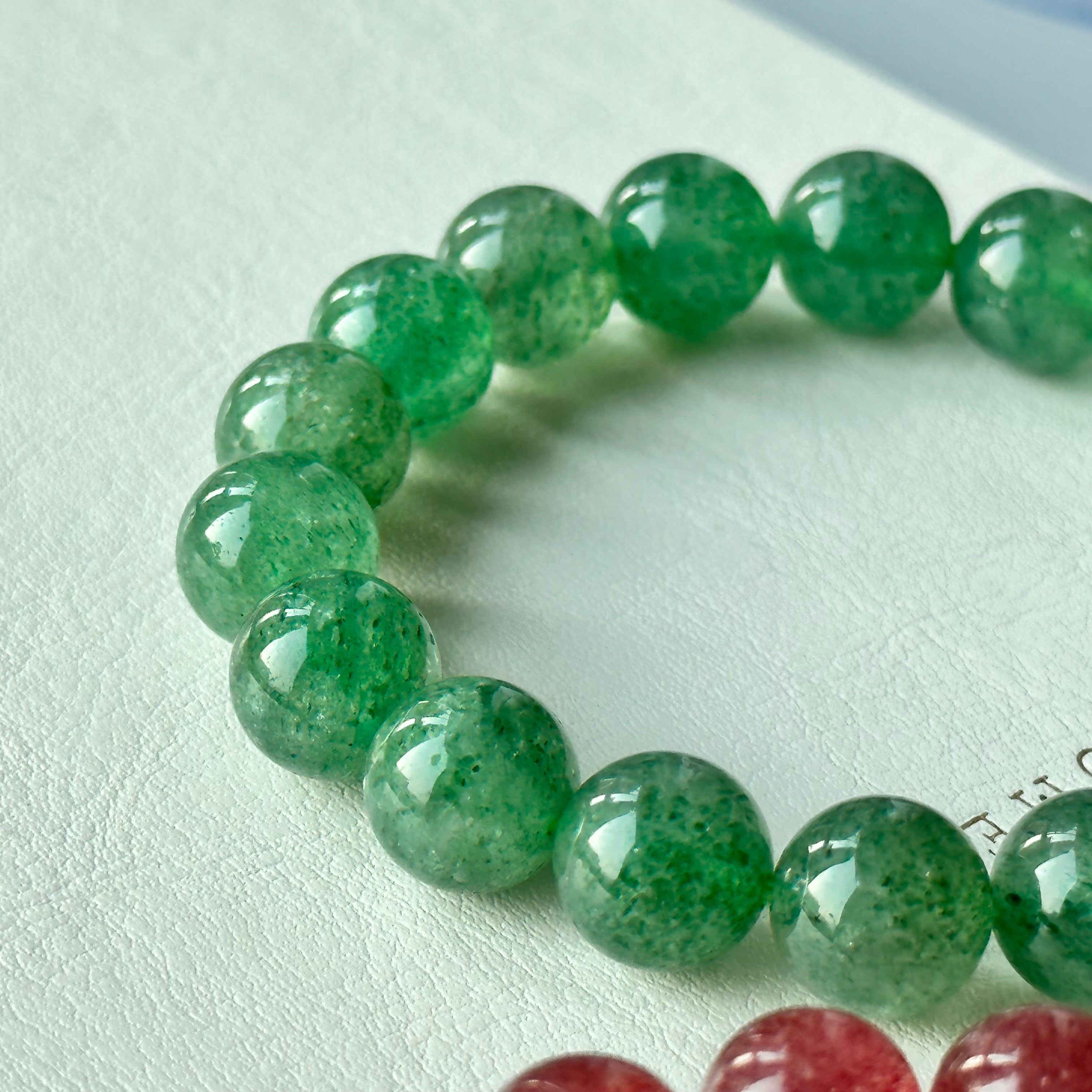 B21 [Optimistic and Positive] Green Strawberry Crystal Pure Bead Bracelet