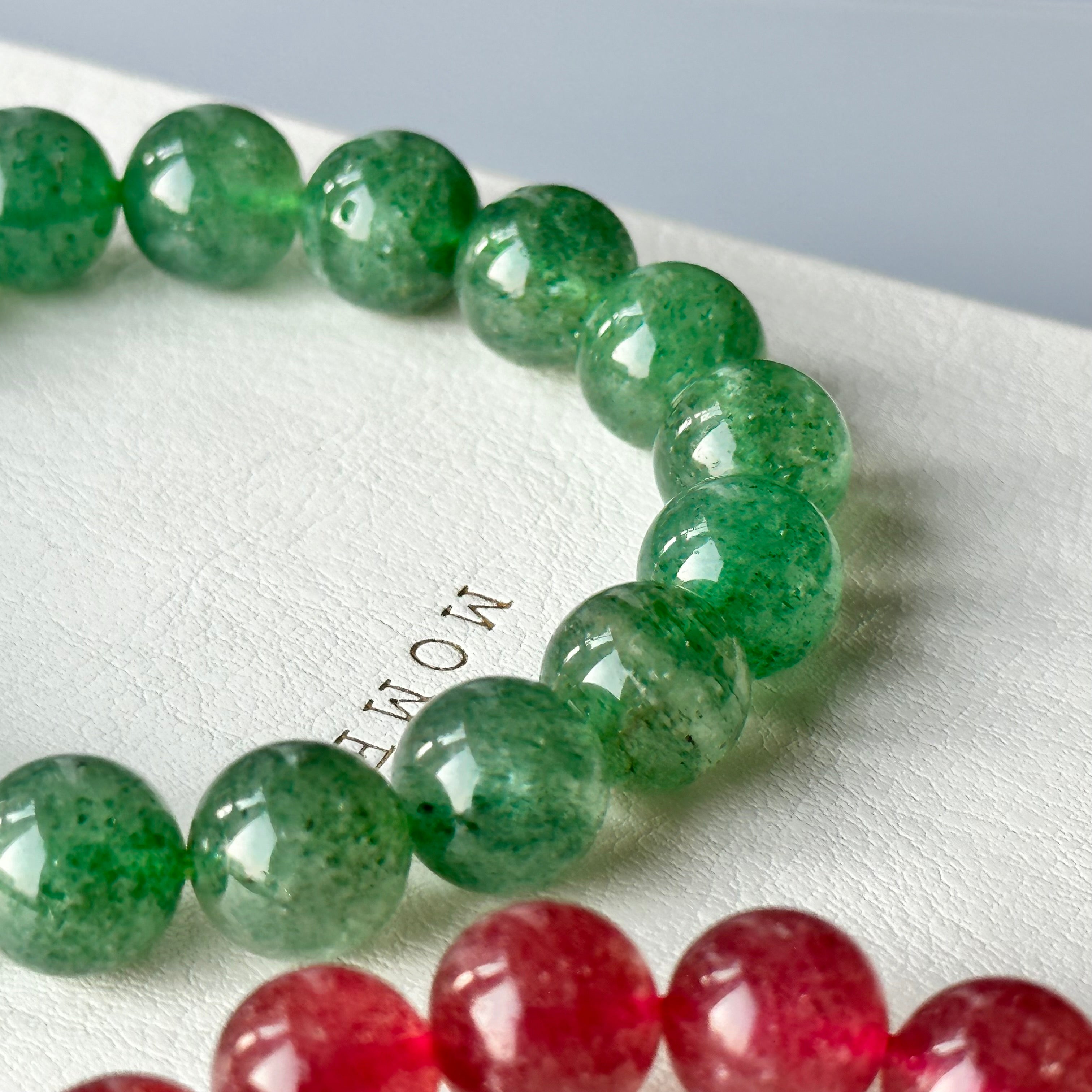 B21 [Optimistic and Positive] Green Strawberry Crystal Pure Bead Bracelet