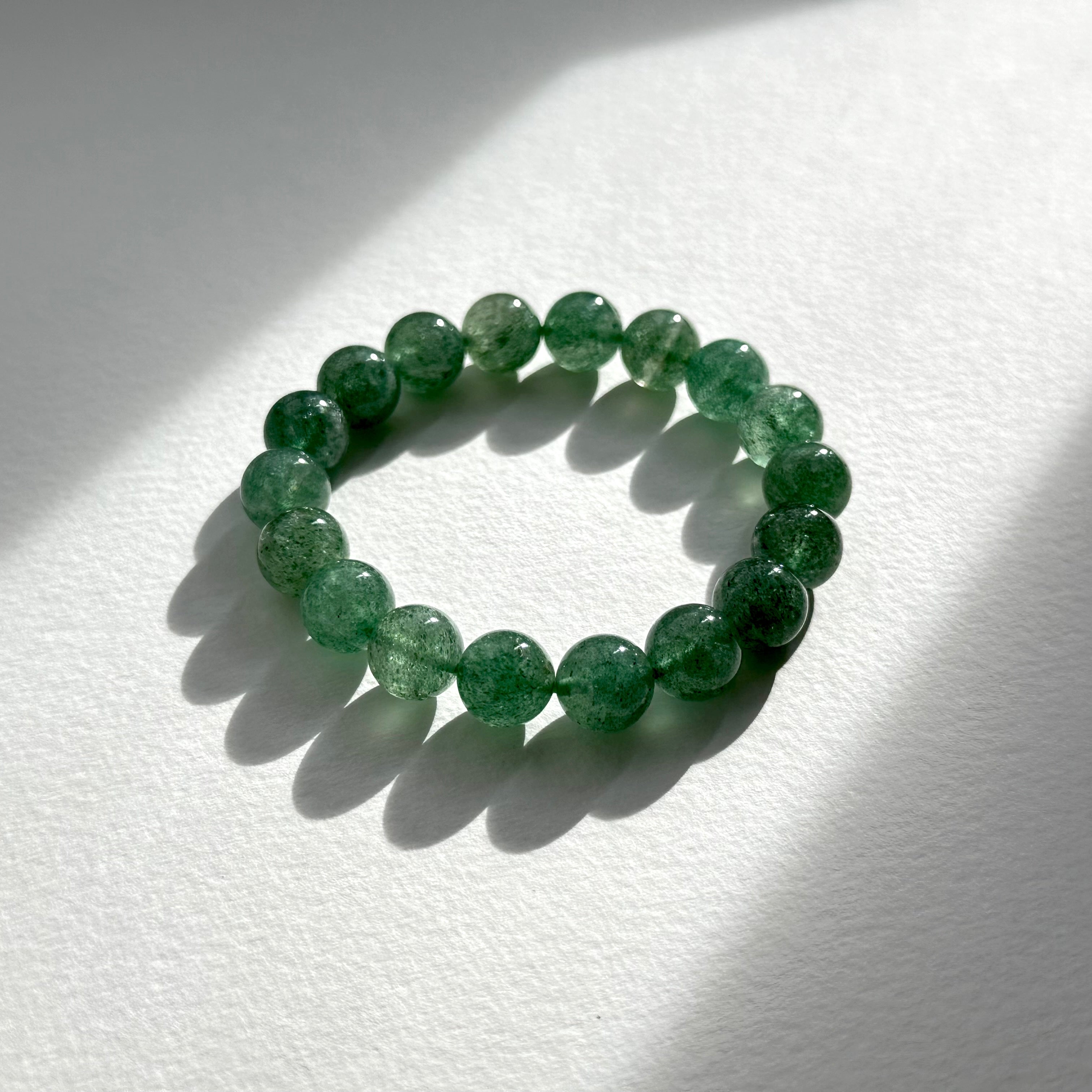 B21 [Optimistic and Positive] Green Strawberry Crystal Pure Bead Bracelet