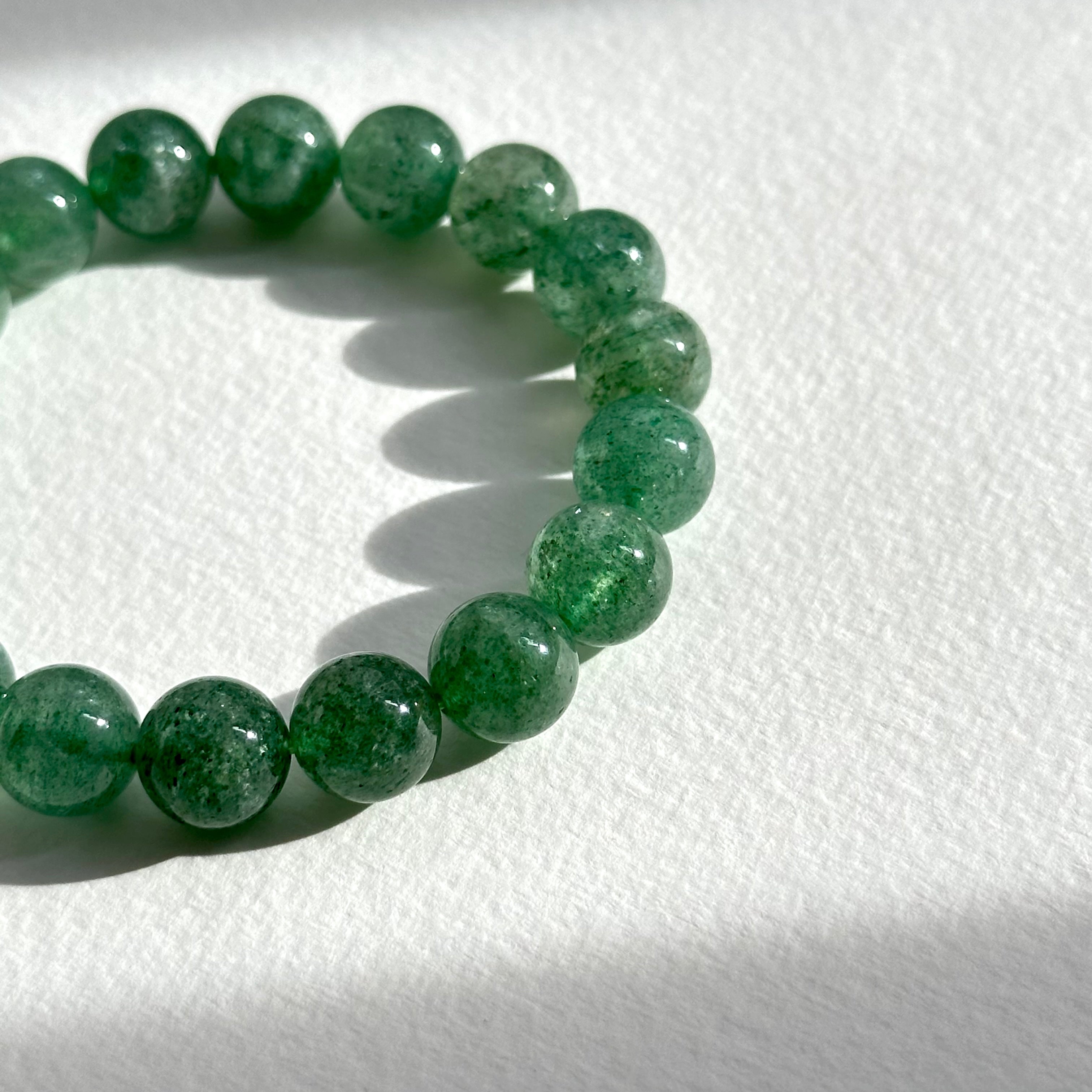B21 [Optimistic and Positive] Green Strawberry Crystal Pure Bead Bracelet