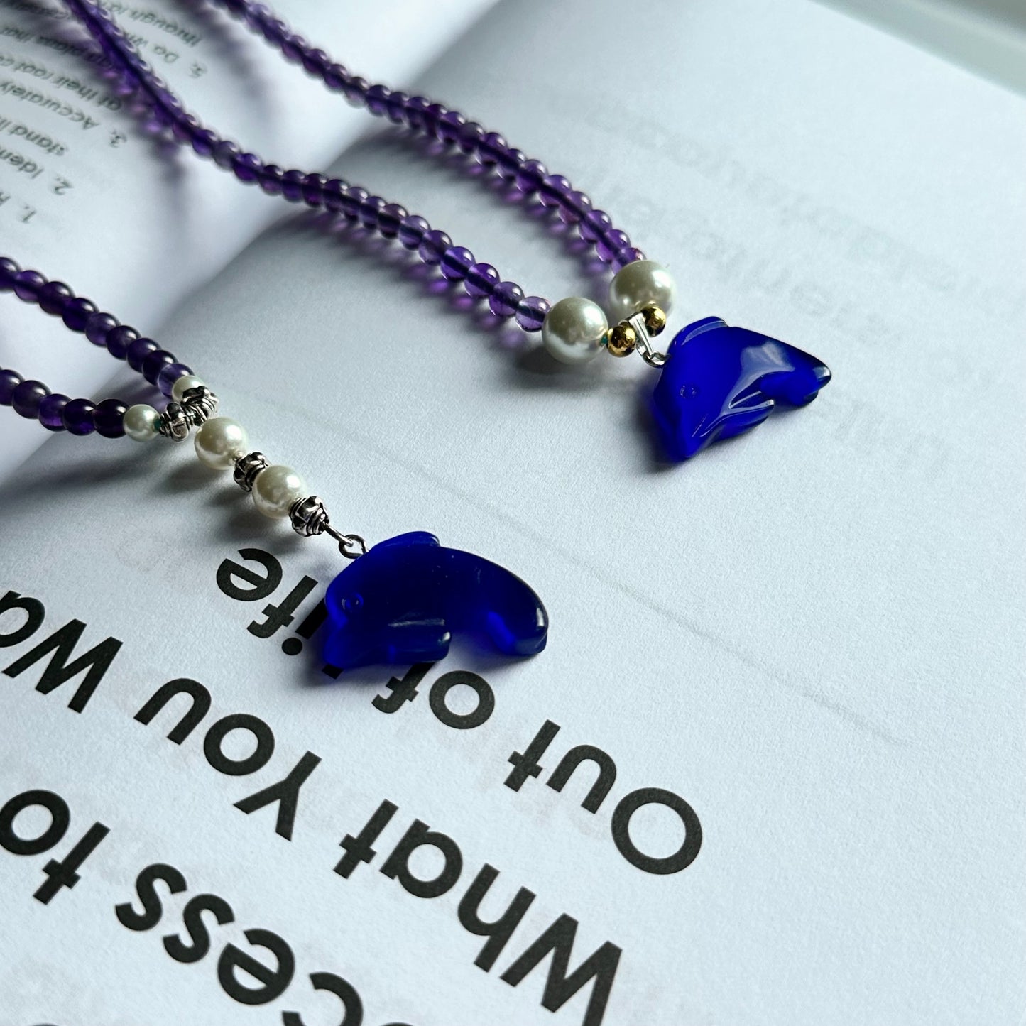 N1 紫晶 寶藍貓眼 淡水珍珠 海豚 頸鏈項鍊 Amethyst with Navy Blue Cat's-Eye Dolphin Necklace