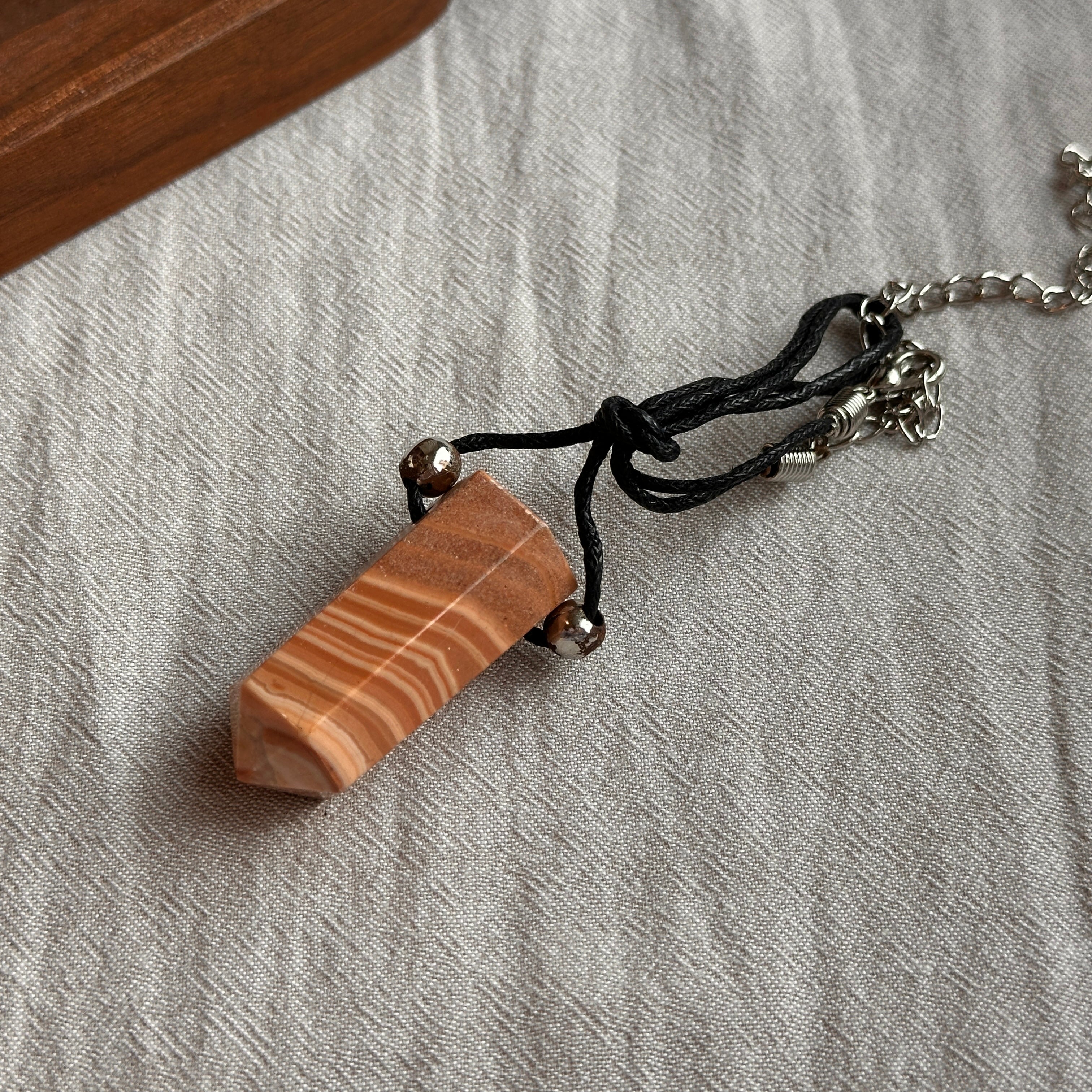 N90【Protection and Implementation】Hematite Peace Buckle Gold-plated Necklace