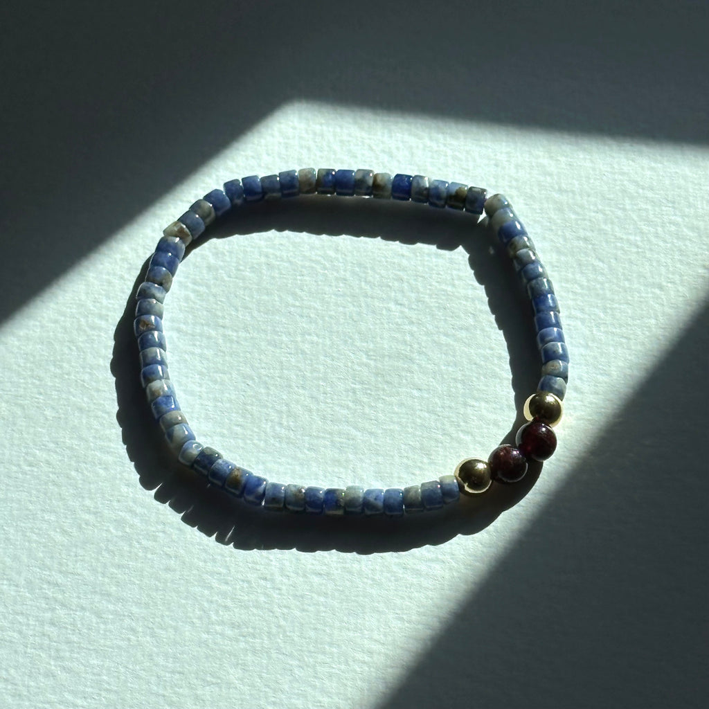 BS268 [Clarify Yourself] Blue Stone Garnet 18K Simple Gold-plated Light Bracelet