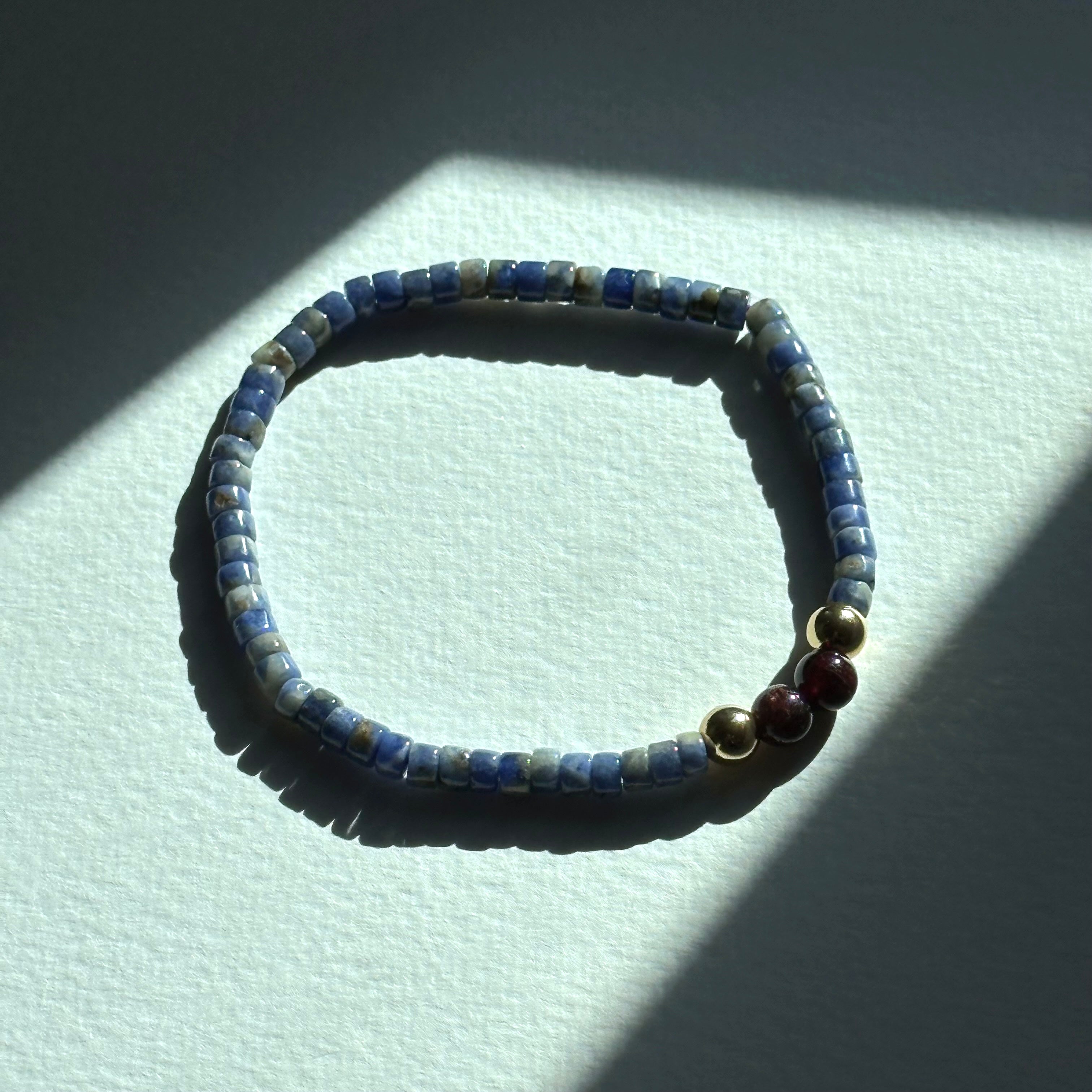 BS268 [Clarify Yourself] Blue Stone Garnet 18K Simple Gold-plated Light Bracelet