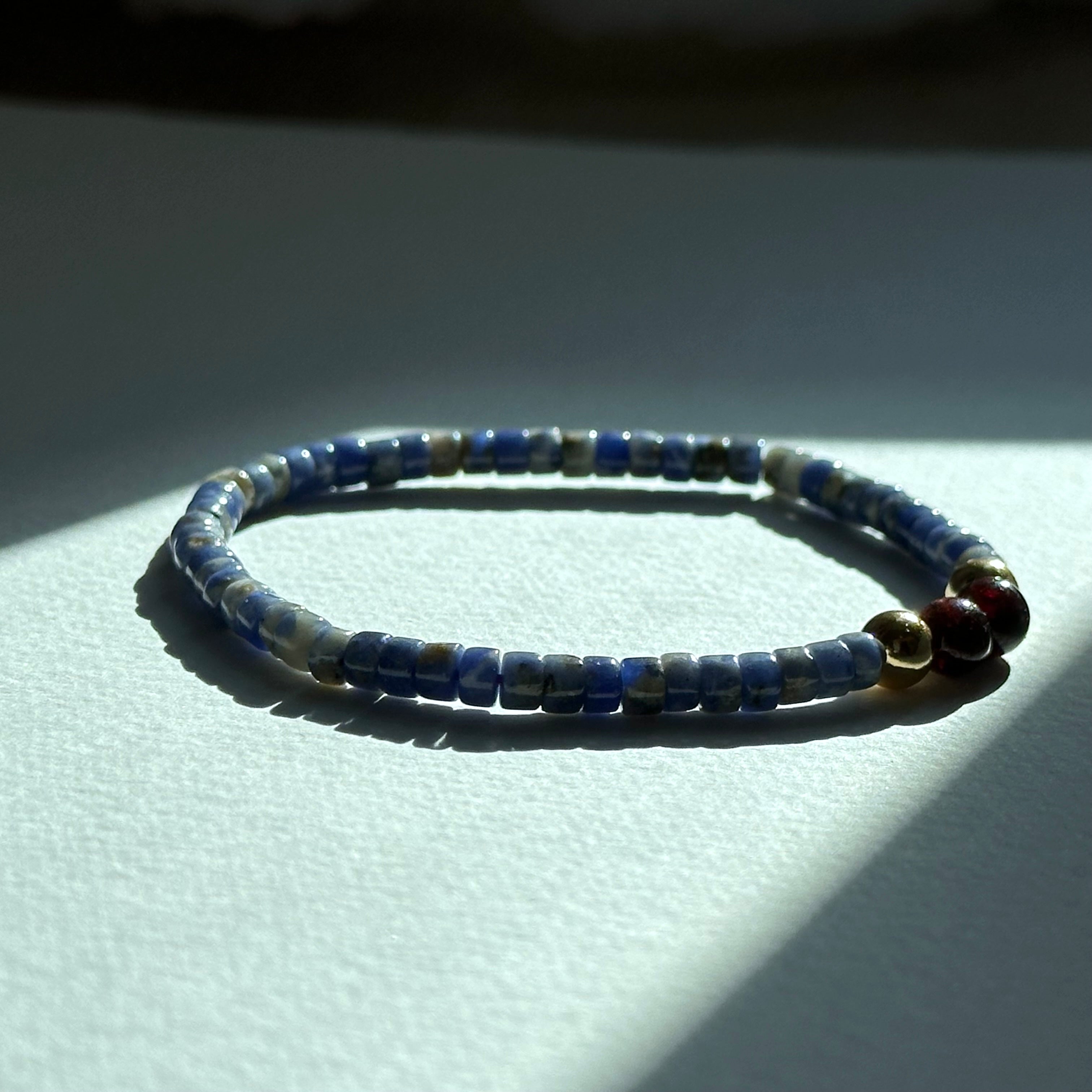BS268 [Clarify Yourself] Blue Stone Garnet 18K Simple Gold-plated Light Bracelet
