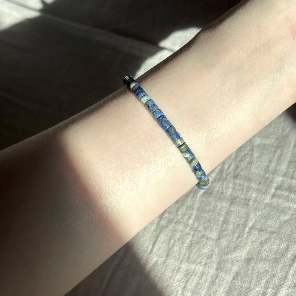 BS268 [Clarify Yourself] Blue Stone Garnet 18K Simple Gold-plated Light Bracelet