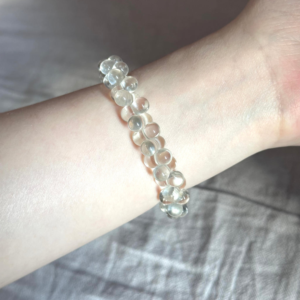 B73 [Aries/Taurus | April] White Crystal Bubble Pear-Shaped Pure Bead Bracelet