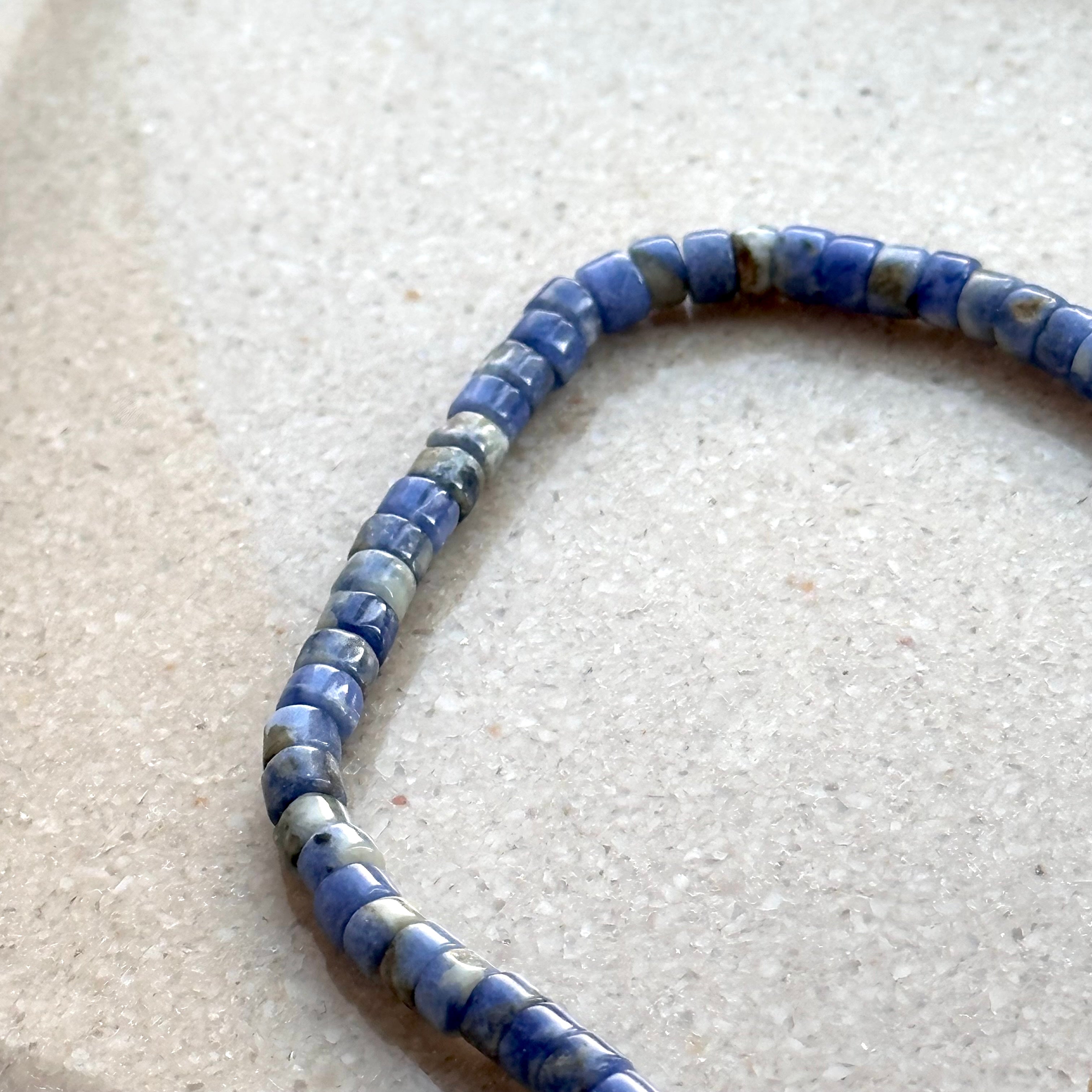 BS268 [Clarify Yourself] Blue Stone Garnet 18K Simple Gold-plated Light Bracelet