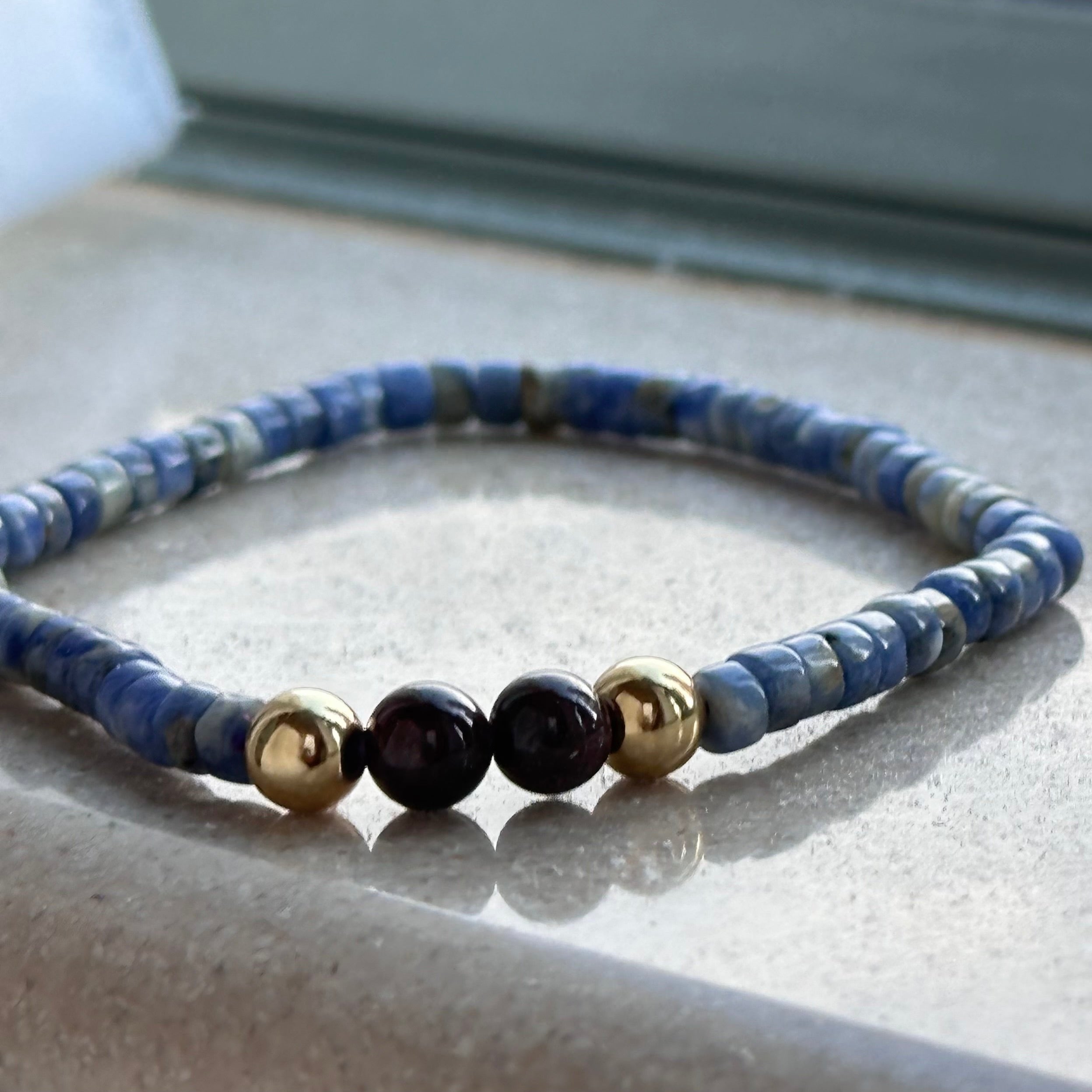 BS268 [Clarify Yourself] Blue Stone Garnet 18K Simple Gold-plated Light Bracelet