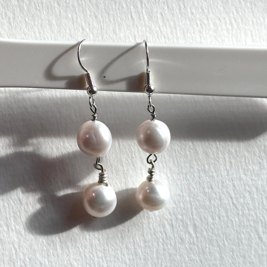 E42【雙子巨蟹座|6月】淡水珍珠鍍銀繞線垂墜耳環