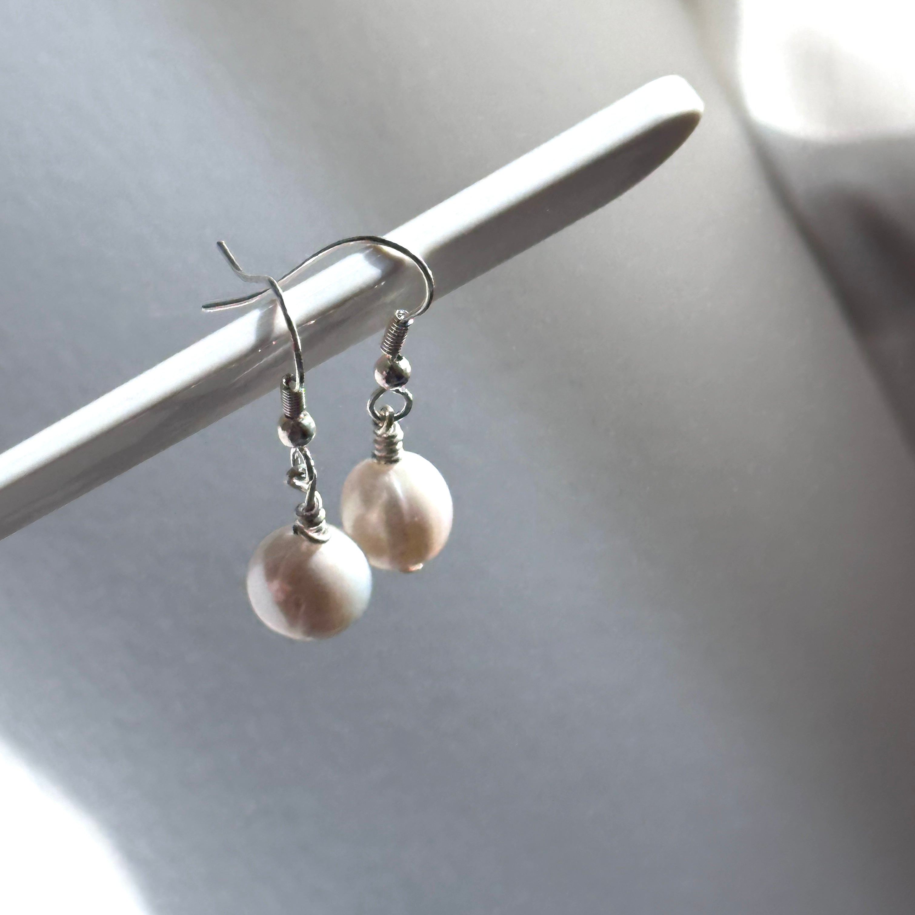 E29 [Glass meteorite] Libyan gold meteorite gold-plated earrings