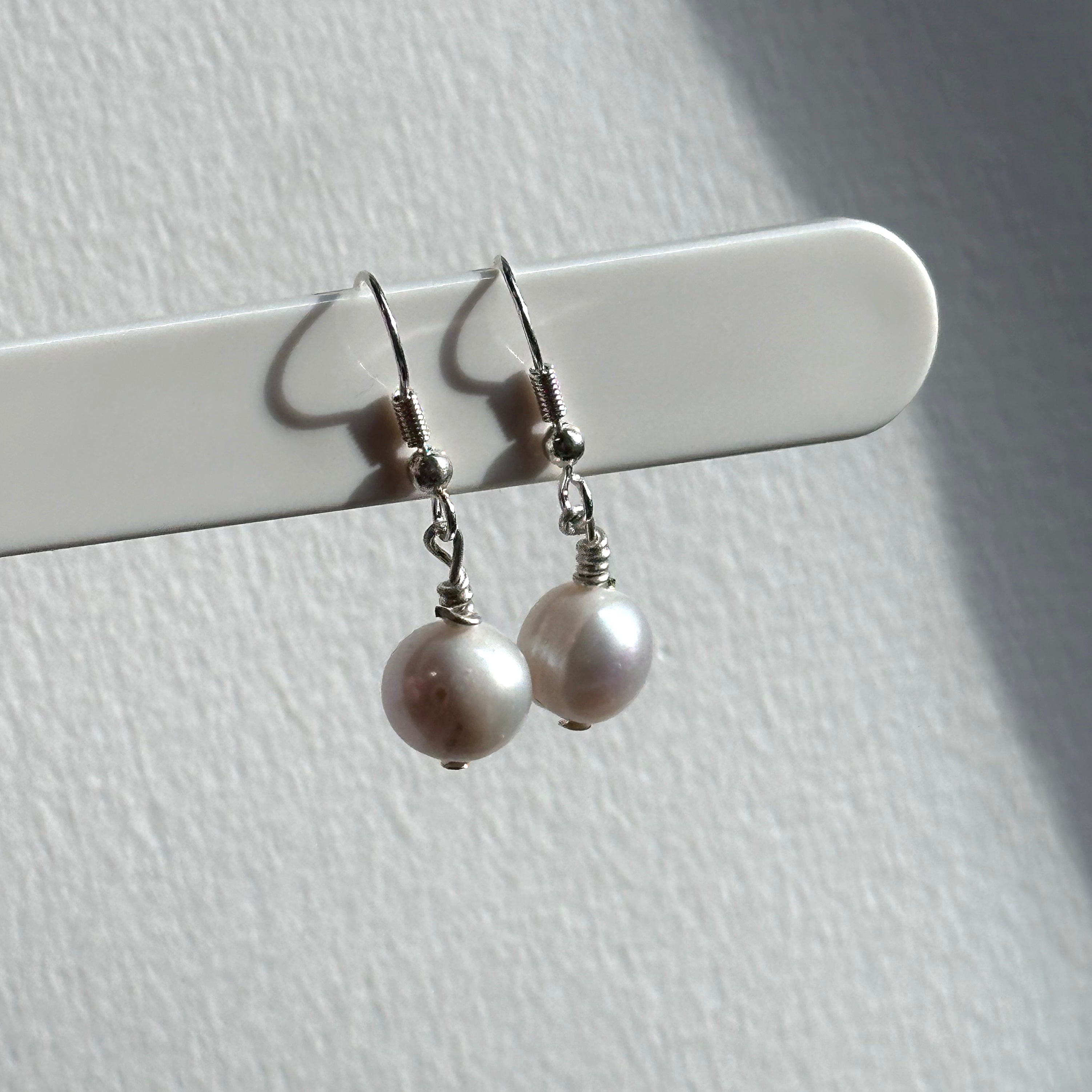 E29 [Glass meteorite] Libyan gold meteorite gold-plated earrings