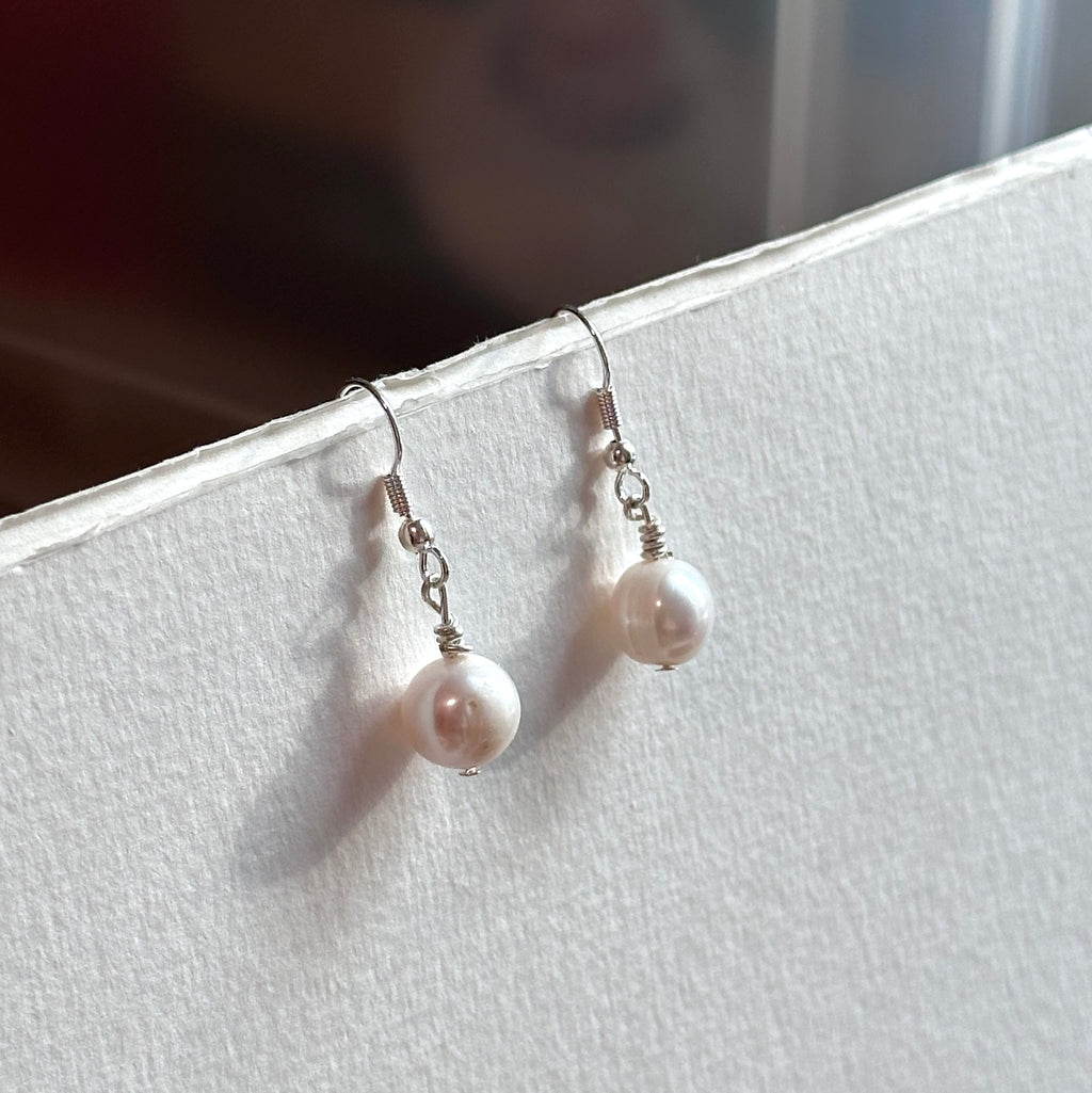 E29 [Glass meteorite] Libyan gold meteorite gold-plated earrings