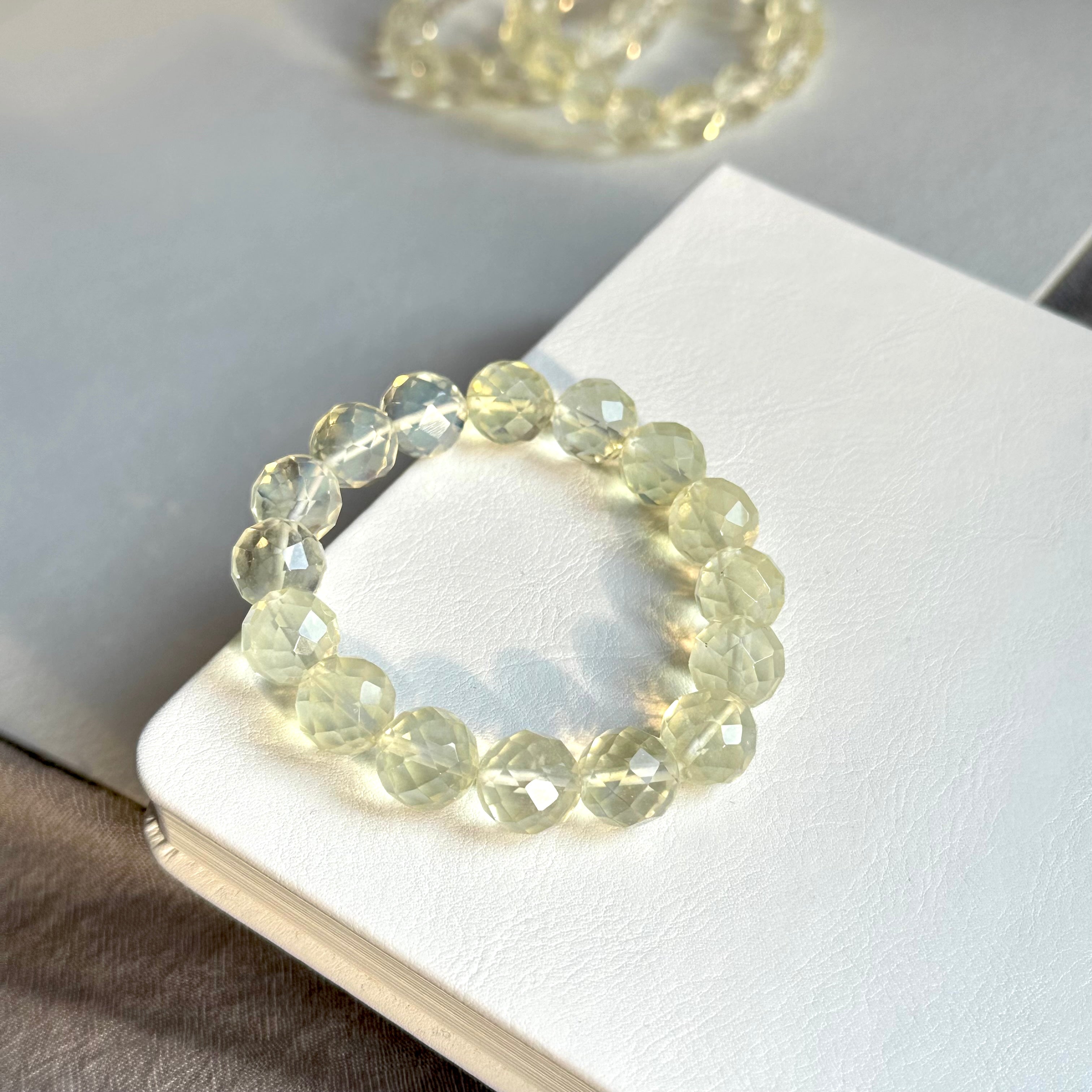 B106 [Glass meteorite] Gold meteorite cut corner pure bead bracelet